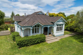 The Grand Old Lady of Staples, Motueka